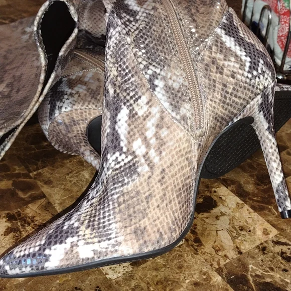 Jessica Simpson Over The Knee Boots 🤩 - Picture 5 of 7